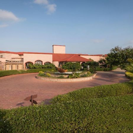 Regenta Resort Bhuj By Royal Orchid Hotels Limited Extérieur photo