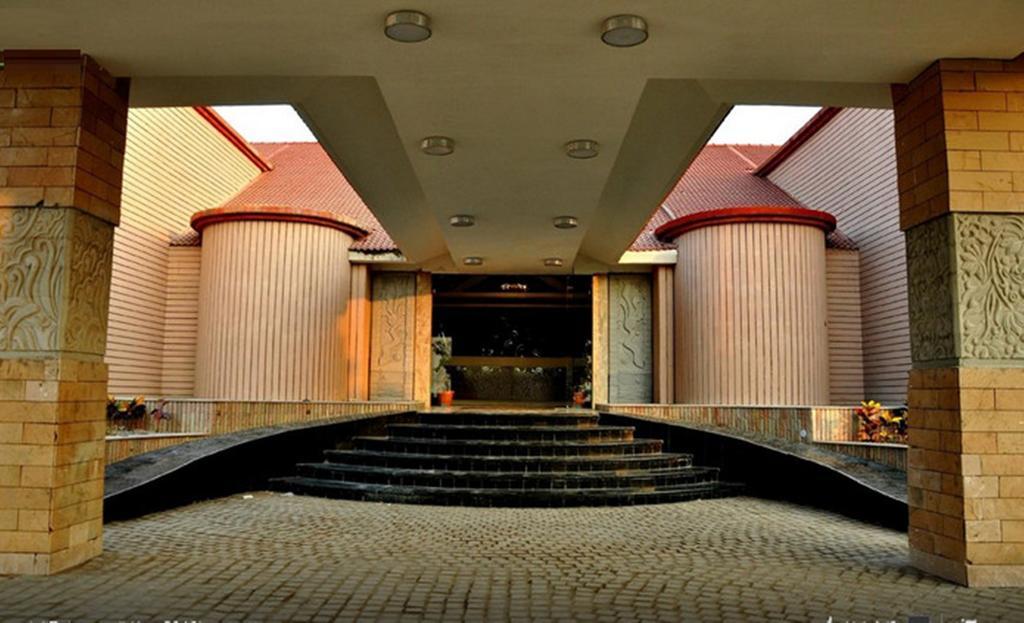 Regenta Resort Bhuj By Royal Orchid Hotels Limited Extérieur photo