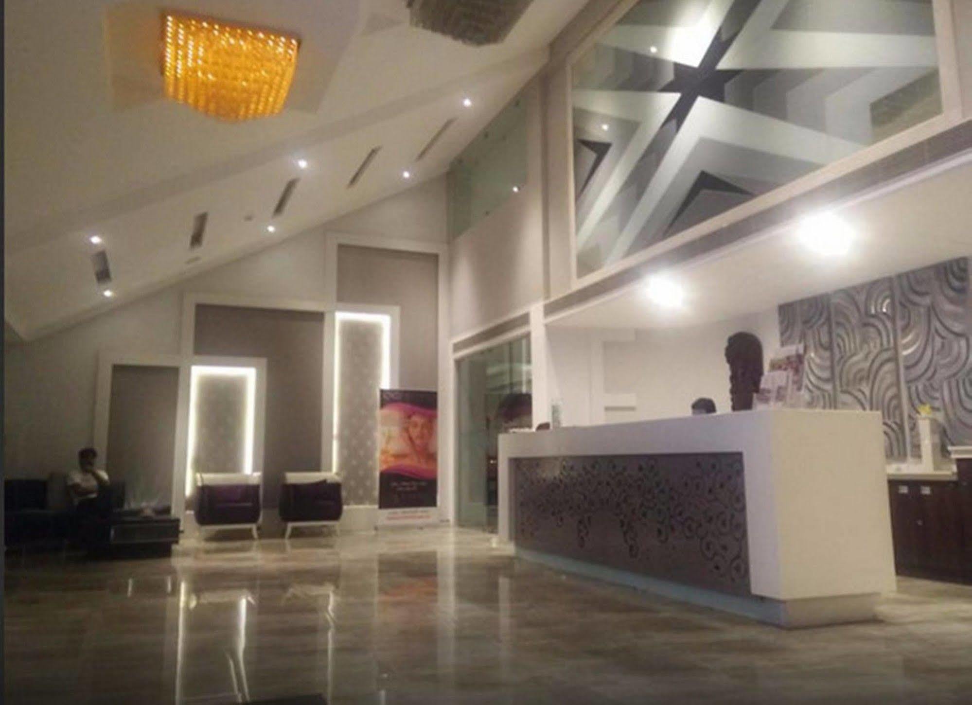 Regenta Resort Bhuj By Royal Orchid Hotels Limited Extérieur photo